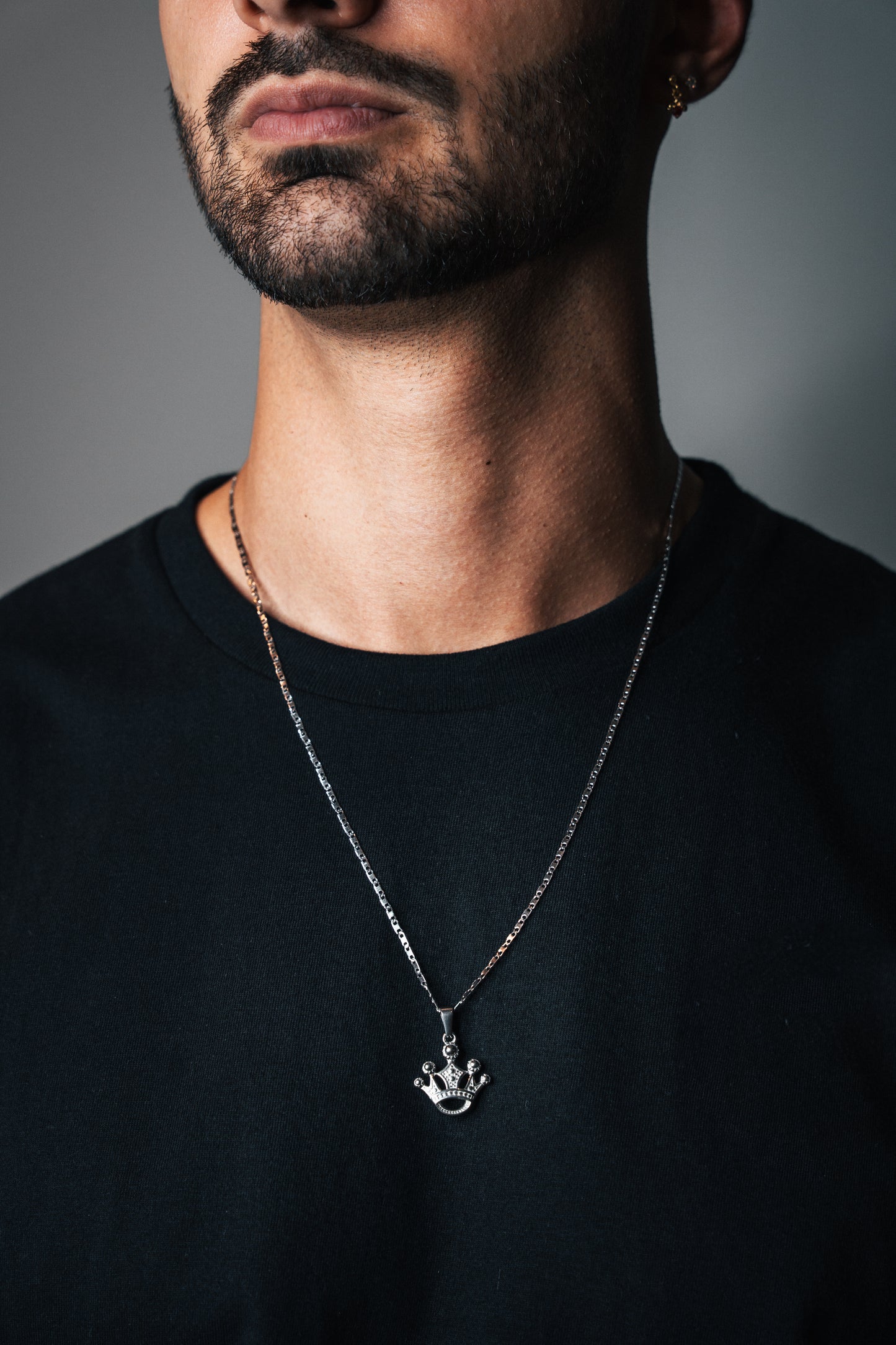 Cadena Stud con Corona de Duque