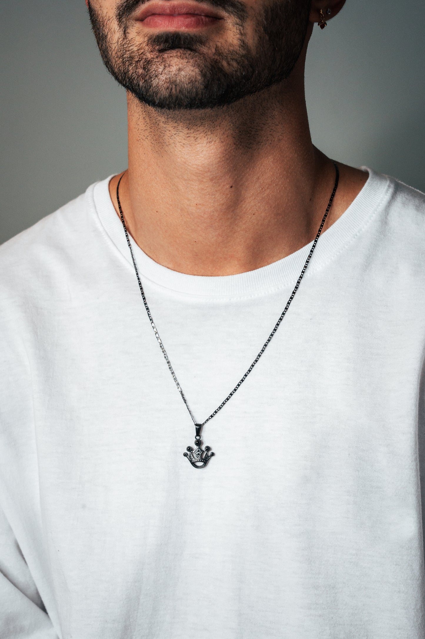 Cadena Stud con Corona de Duque