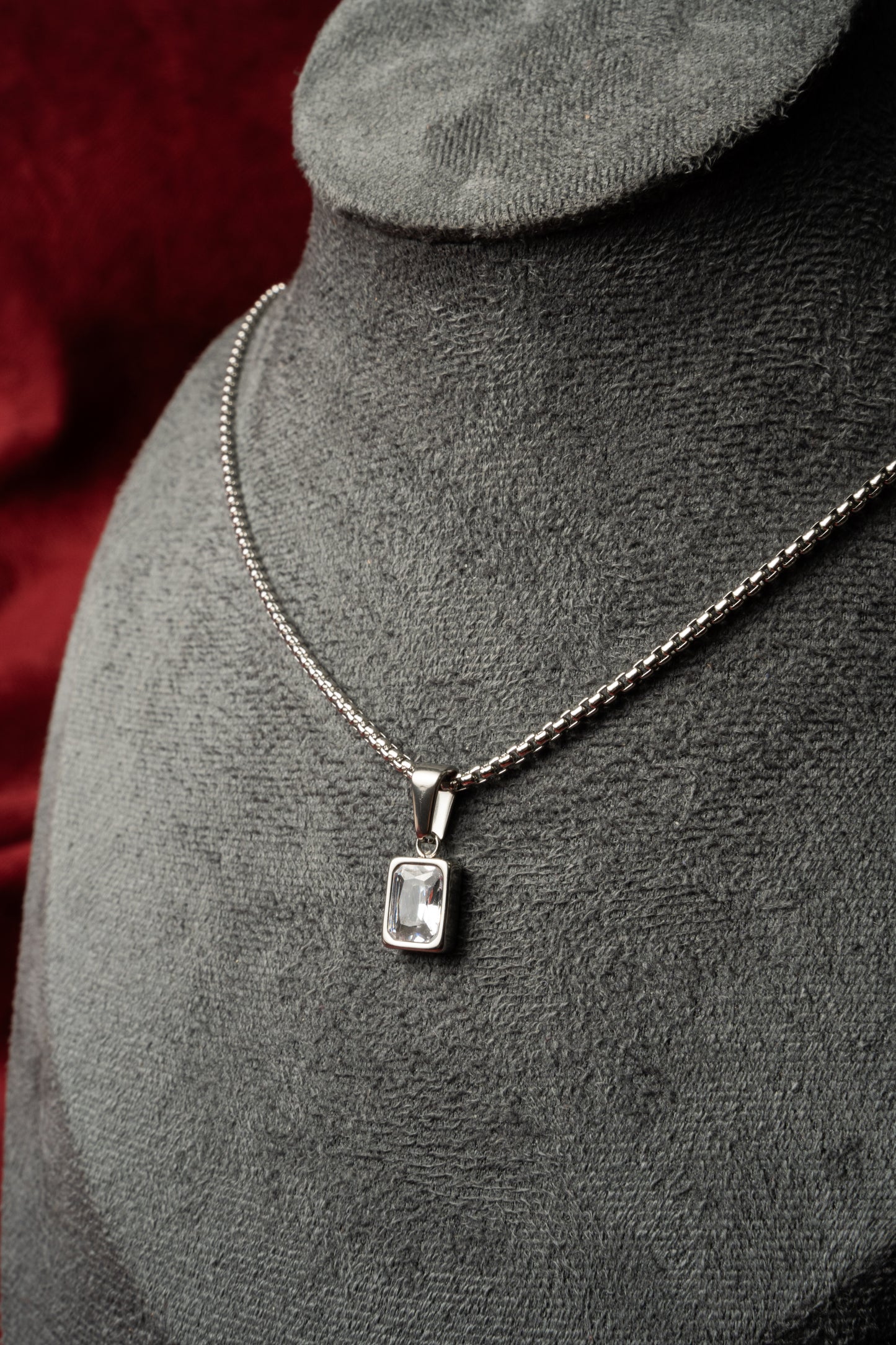 Cadena Pearl con Rectangle Gem White