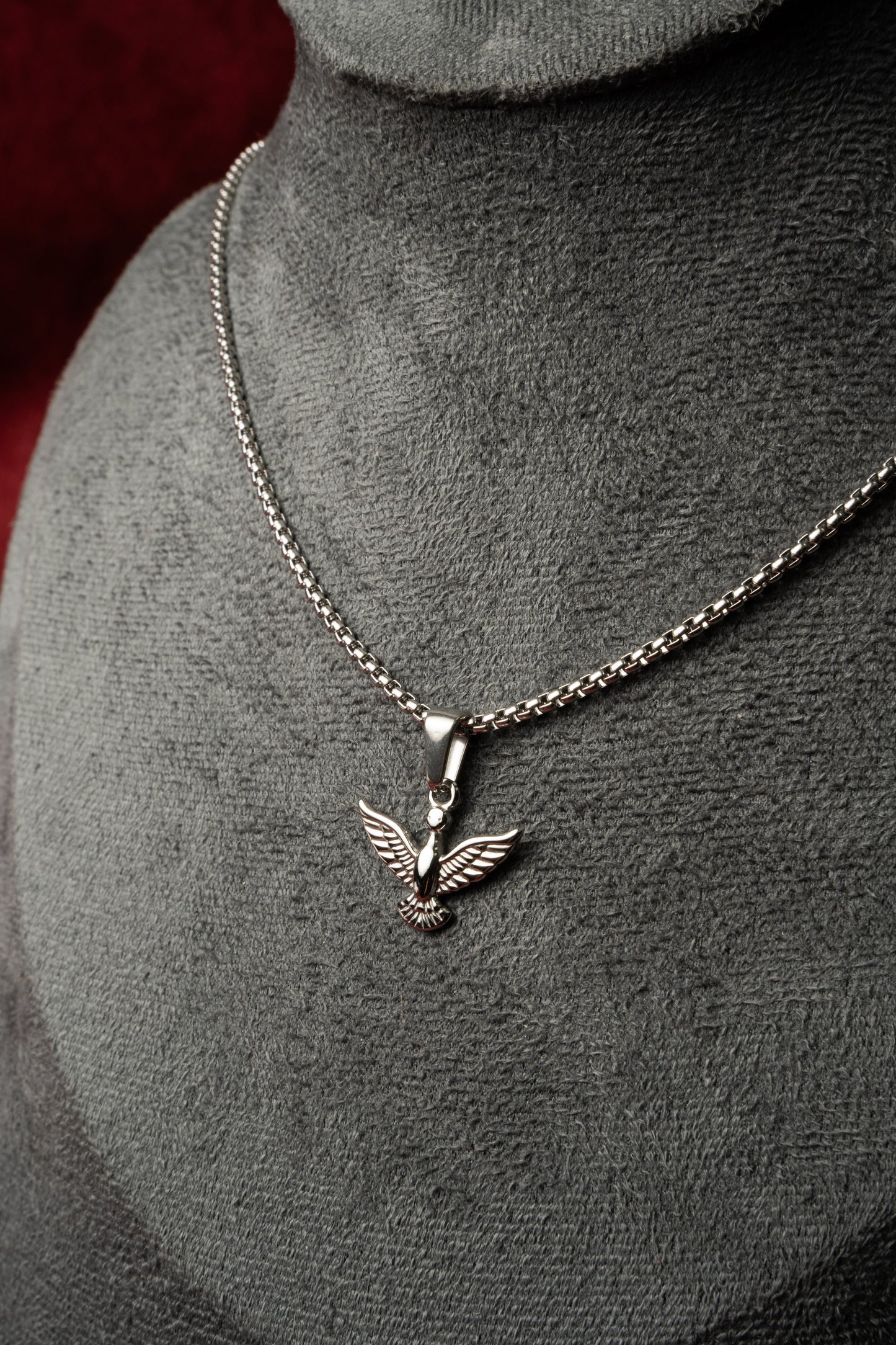 Cadena Pearl con Espiritu Santo