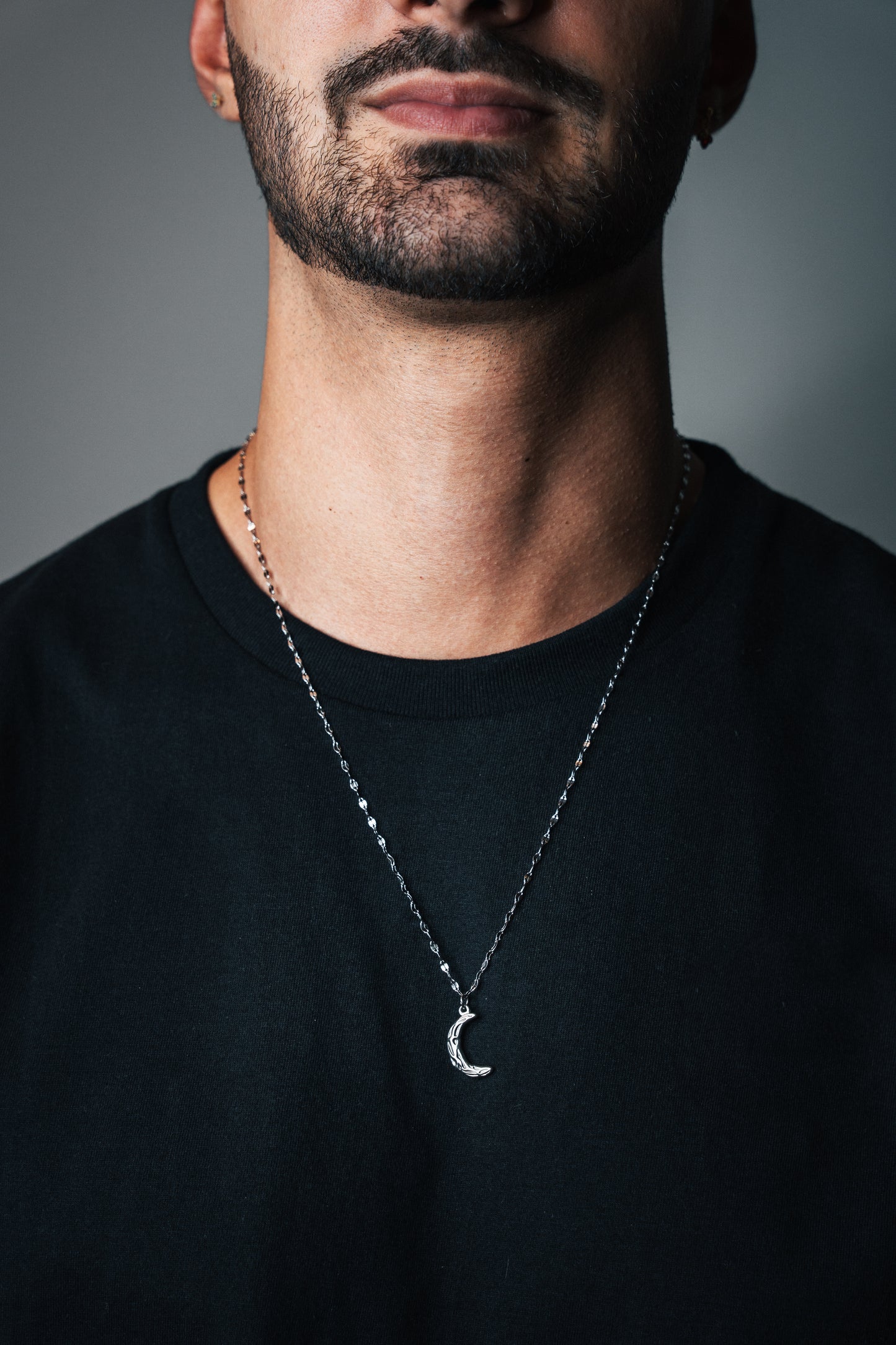 Cadena Lip con Luna Creciente Ornamental