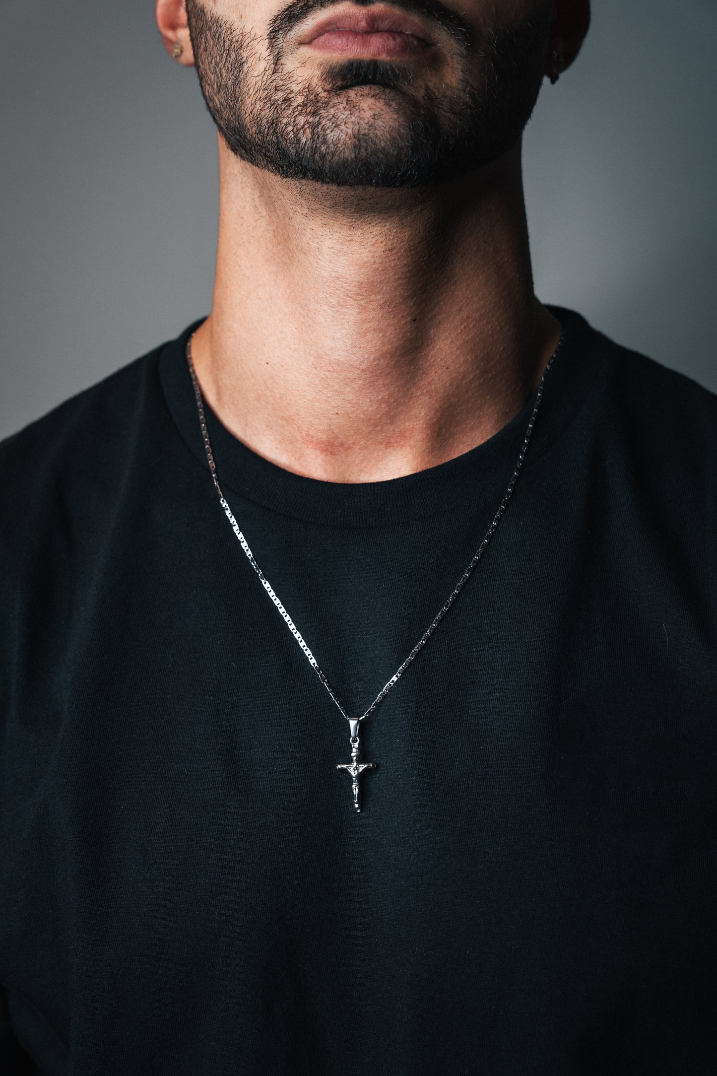 Cadena Stud con Crucifijo Tipo 2