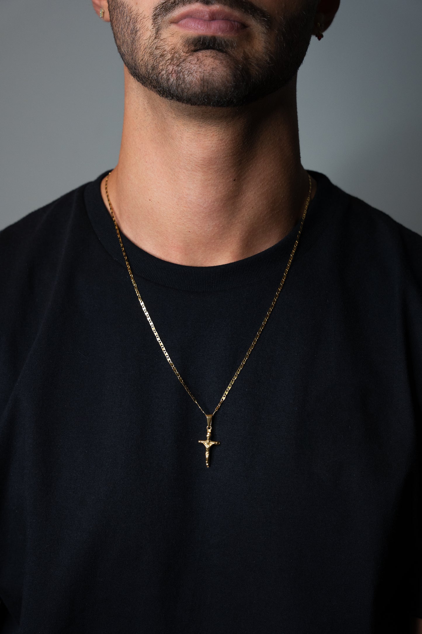Cadena Stud con Crucifijo Tipo 2