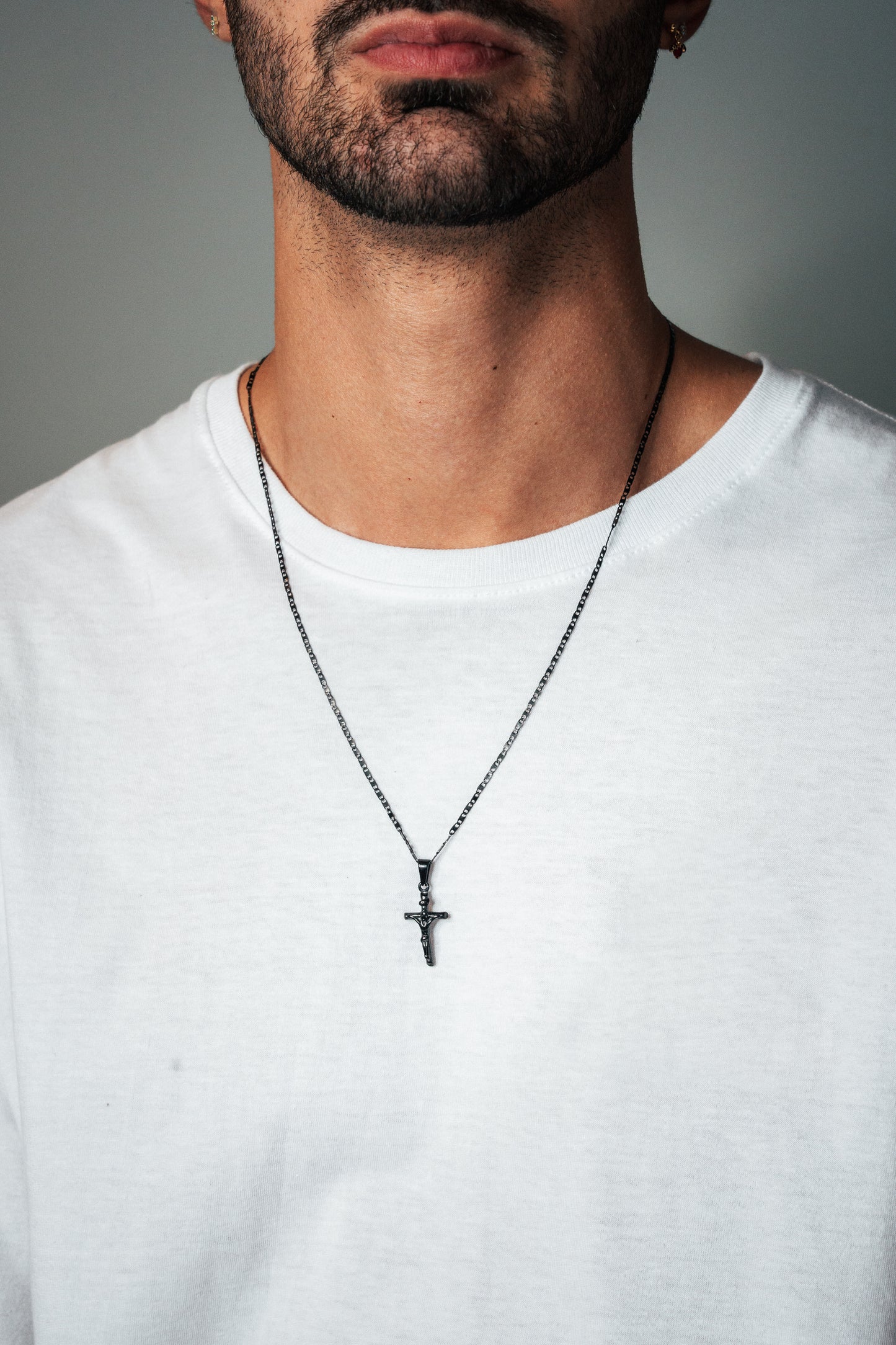 Cadena Stud con Crucifijo Tipo 2