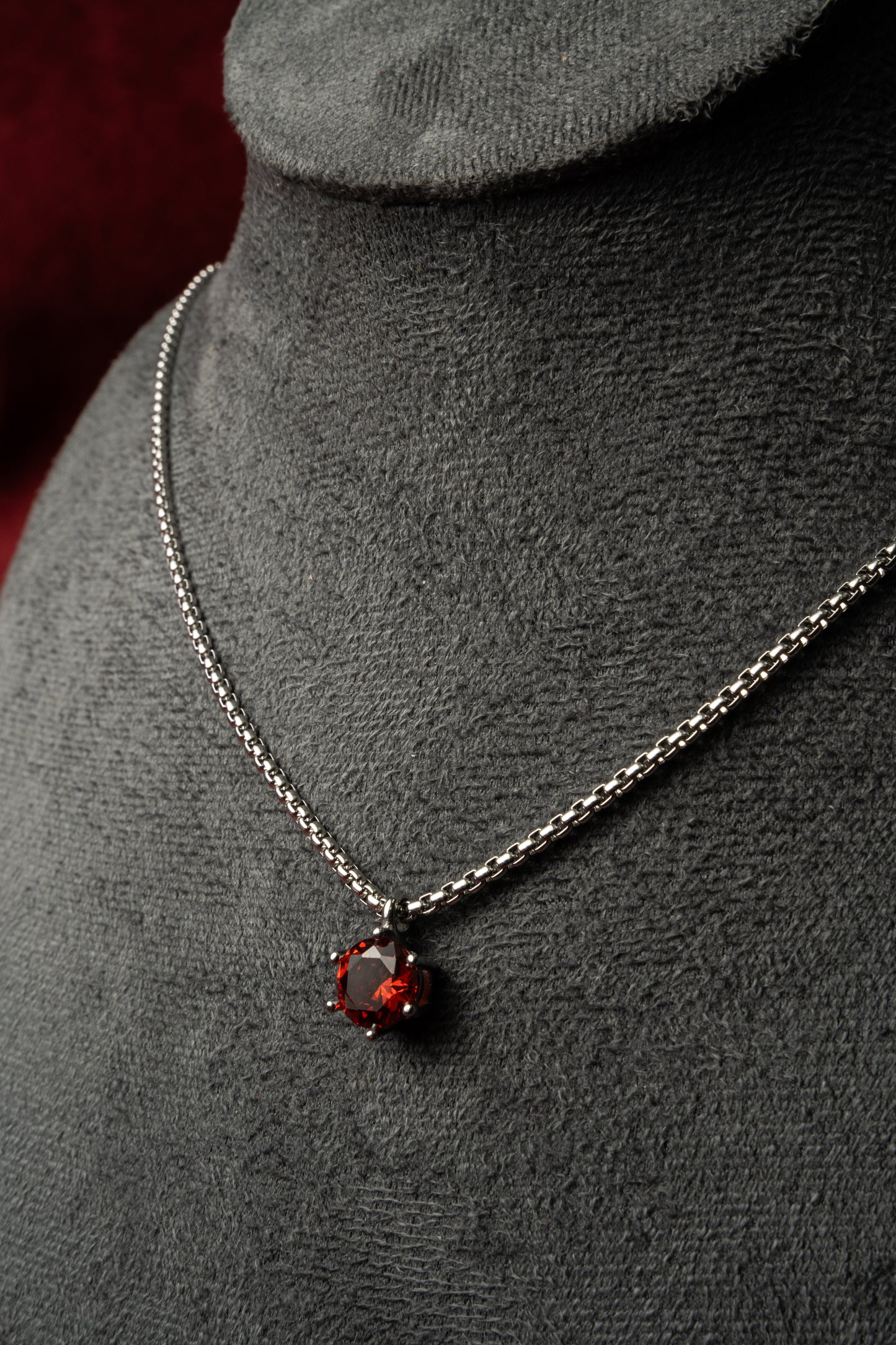 Cadena Pearl con Gem Red