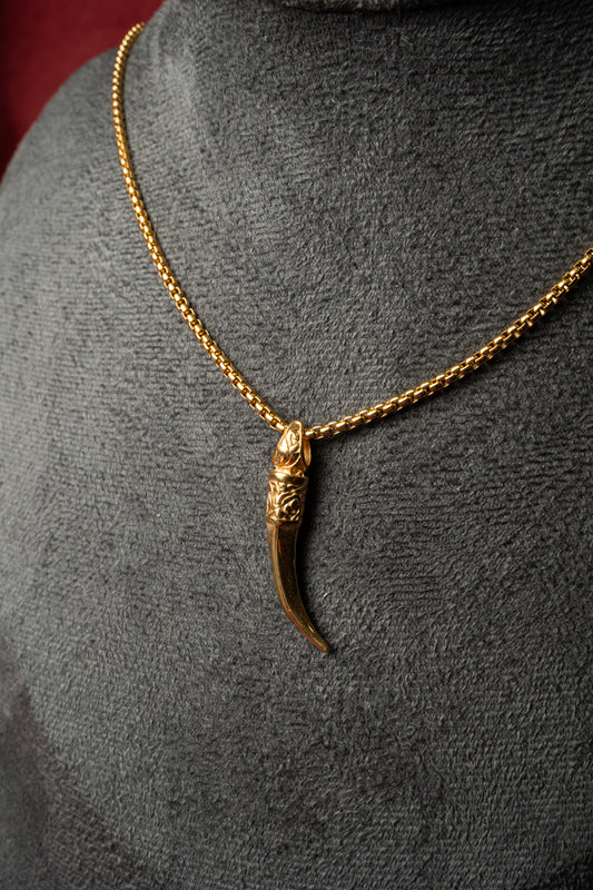Cadena Pearl con Wolf Tooth