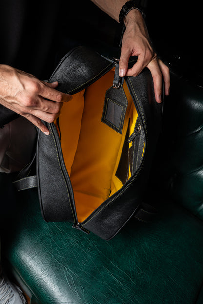 Travel Bag Negro Granulado interior Amarillo
